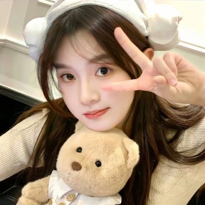 戴流苏耳环的少女